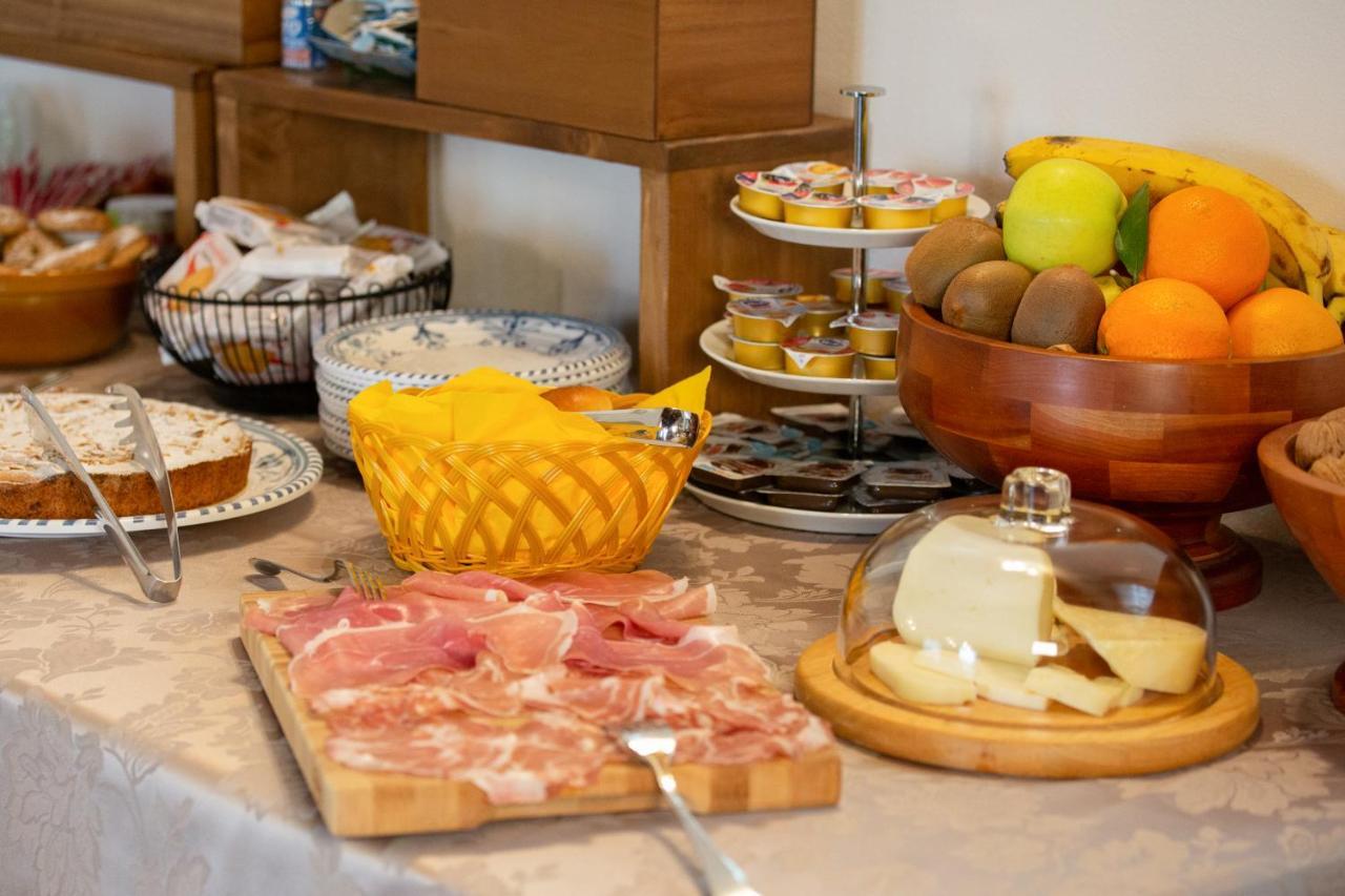 Il Casolare Bed and Breakfast Gradara Exteriör bild