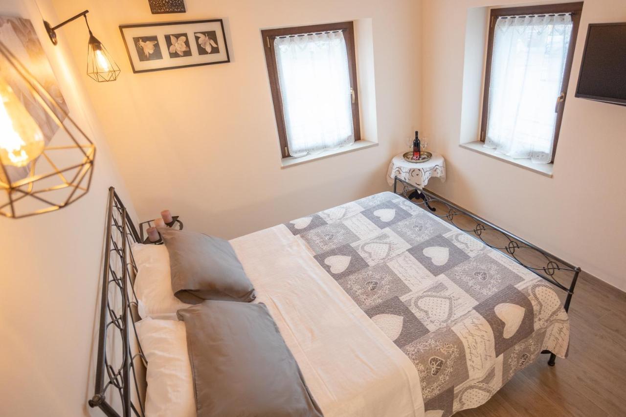 Il Casolare Bed and Breakfast Gradara Exteriör bild