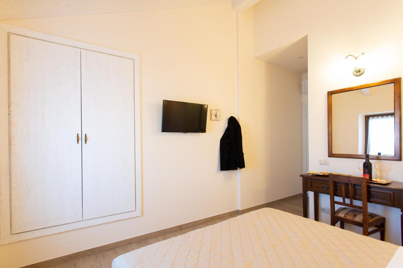 Il Casolare Bed and Breakfast Gradara Exteriör bild