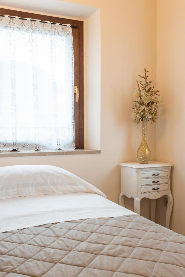 Il Casolare Bed and Breakfast Gradara Exteriör bild